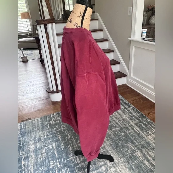 VINTAGE‎ Levi Strauss & CO. Red Crewneck Sweatshirt|| MADE IN THE USA - Picture 4 of 8